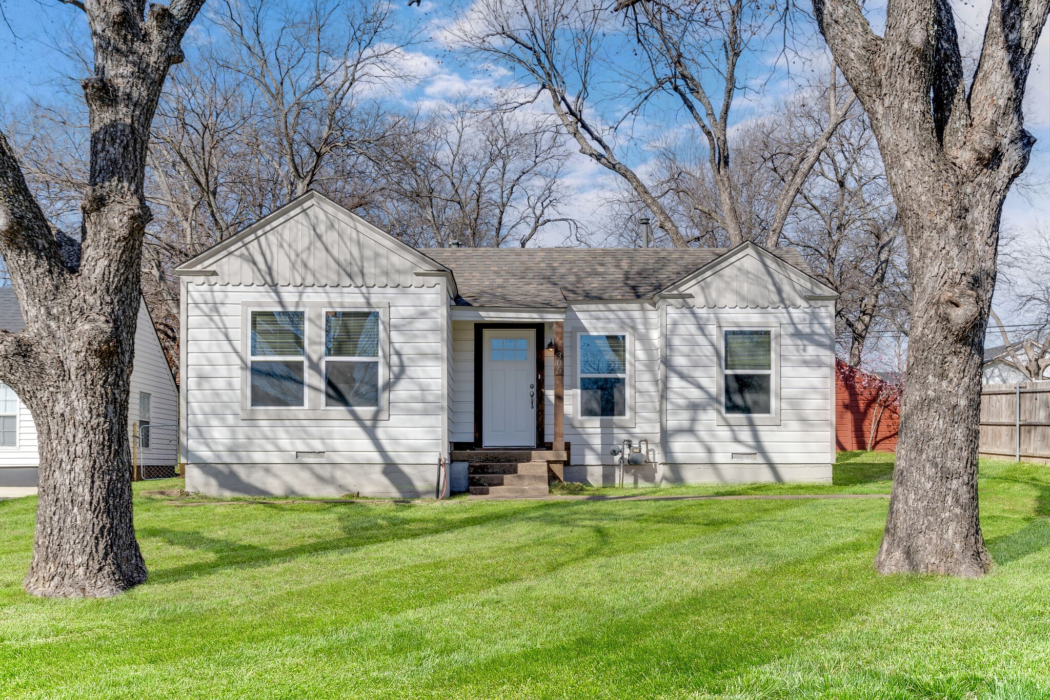 305 NE 32nd Street Grand Prairie TX 75050