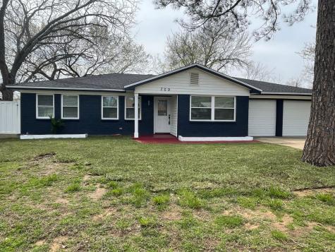 709 Oakwood Avenue Hurst TX 76053