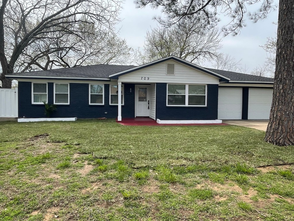 709 Oakwood Avenue Hurst TX 76053