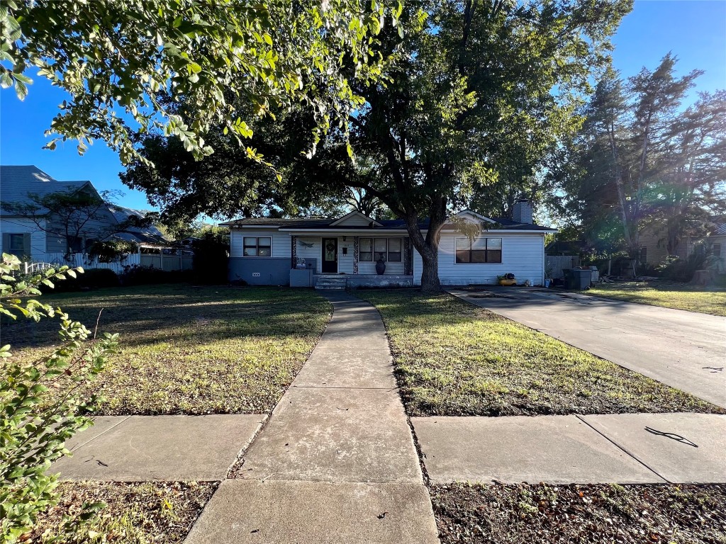 1203 W Commerce Street San Saba TX 76877