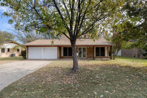 221 Smith Street Burleson TX 76028