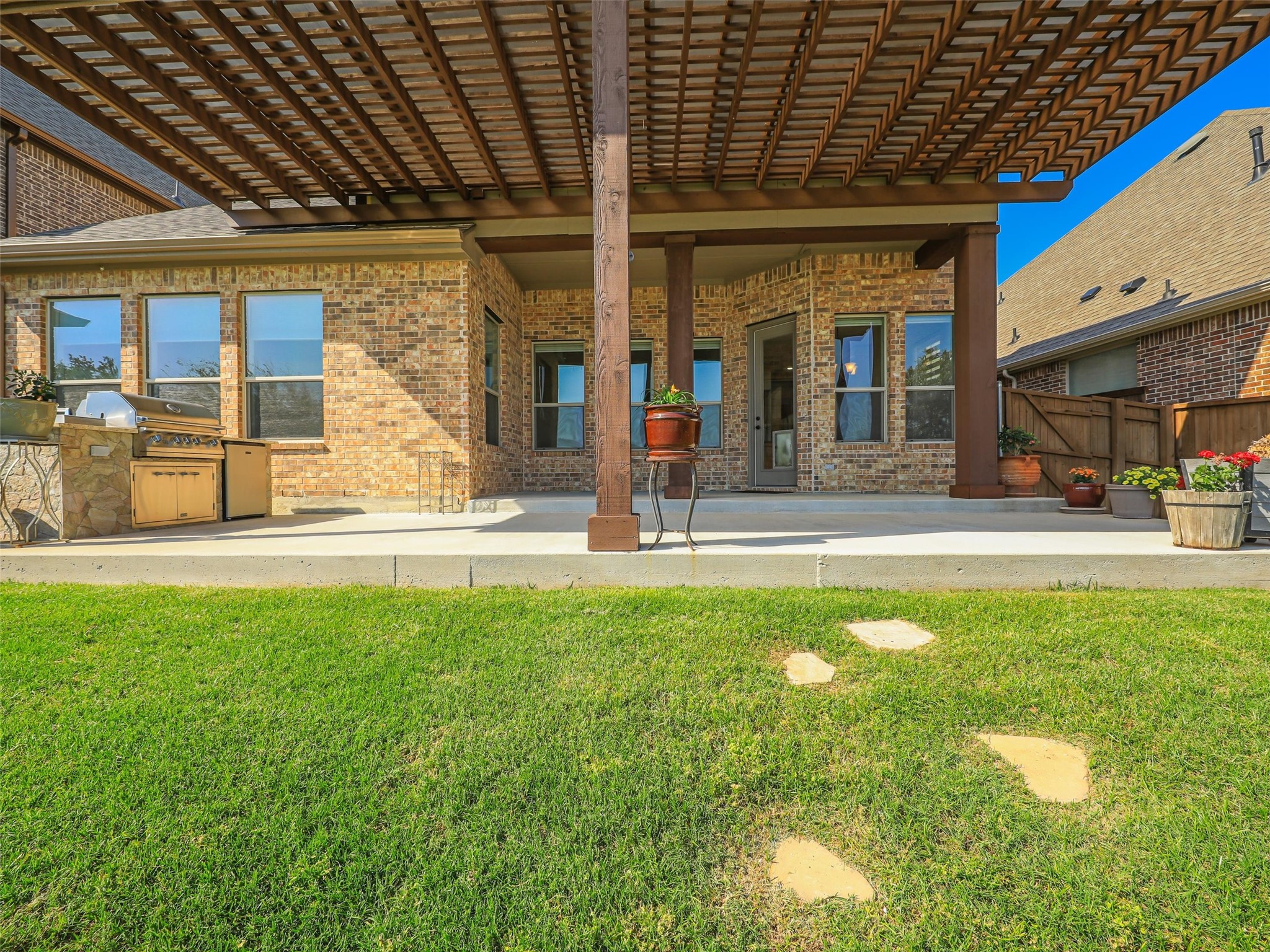2512 Sir Alexander Lane Lewisville TX 75056