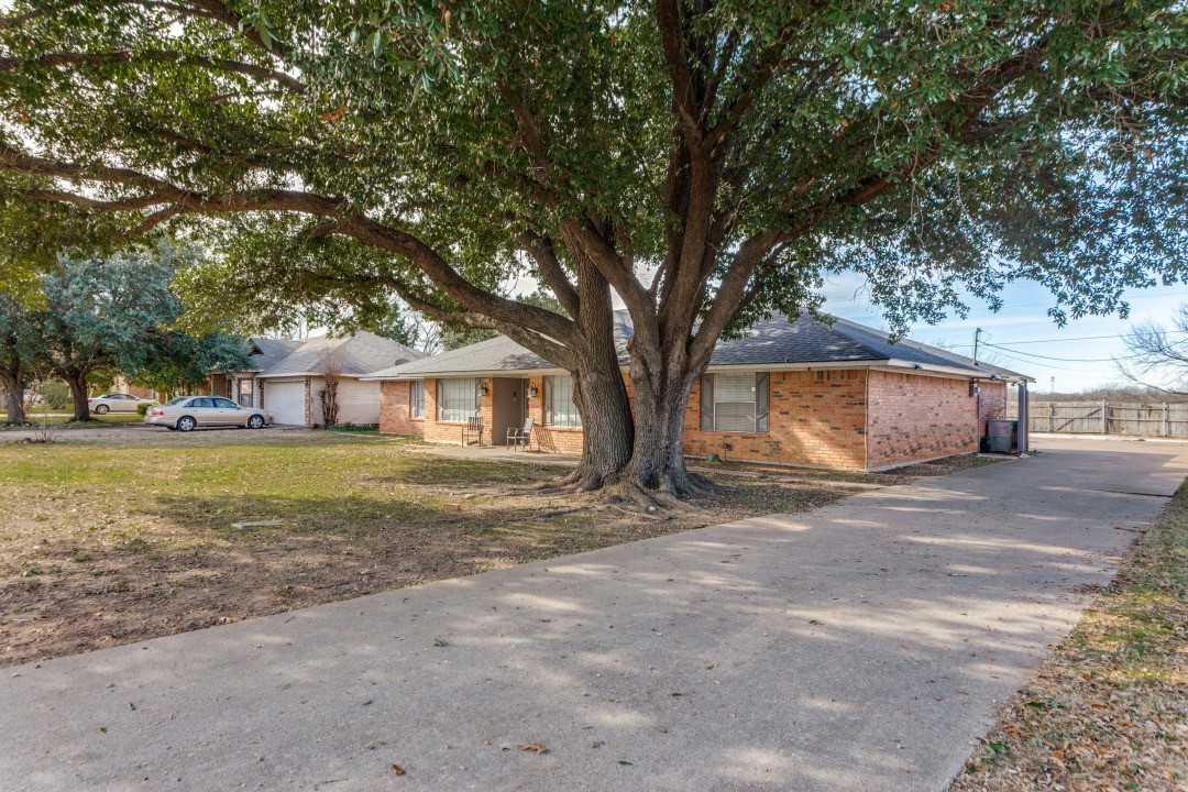 413 N Trail Street Crowley TX 76036