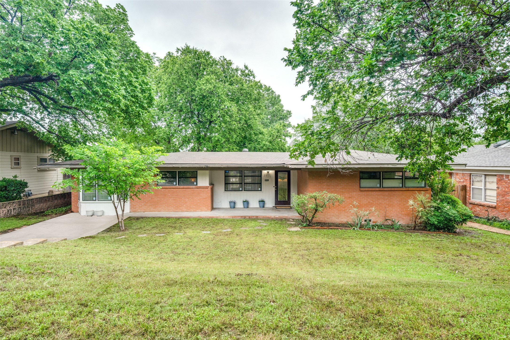 2725 Sandage Avenue Fort Worth TX 76109