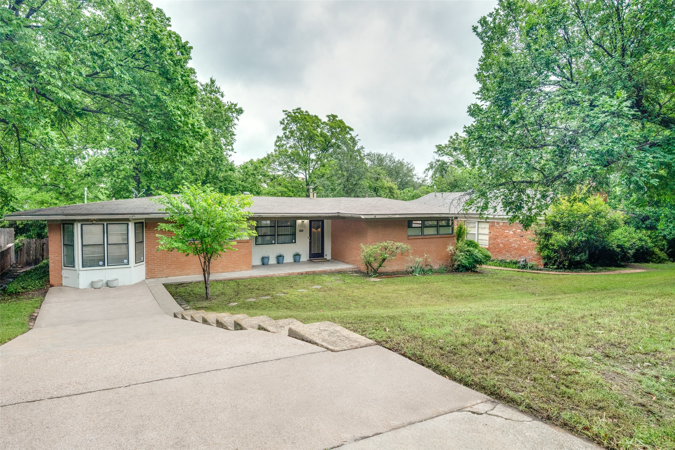 2725 Sandage Avenue Fort Worth TX 76109