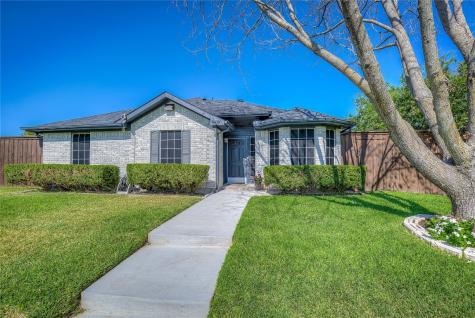 901 Crestwood Drive Cedar Hill TX 75104