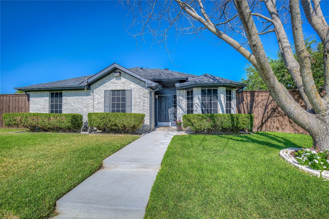 901 Crestwood Drive Cedar Hill TX 75104