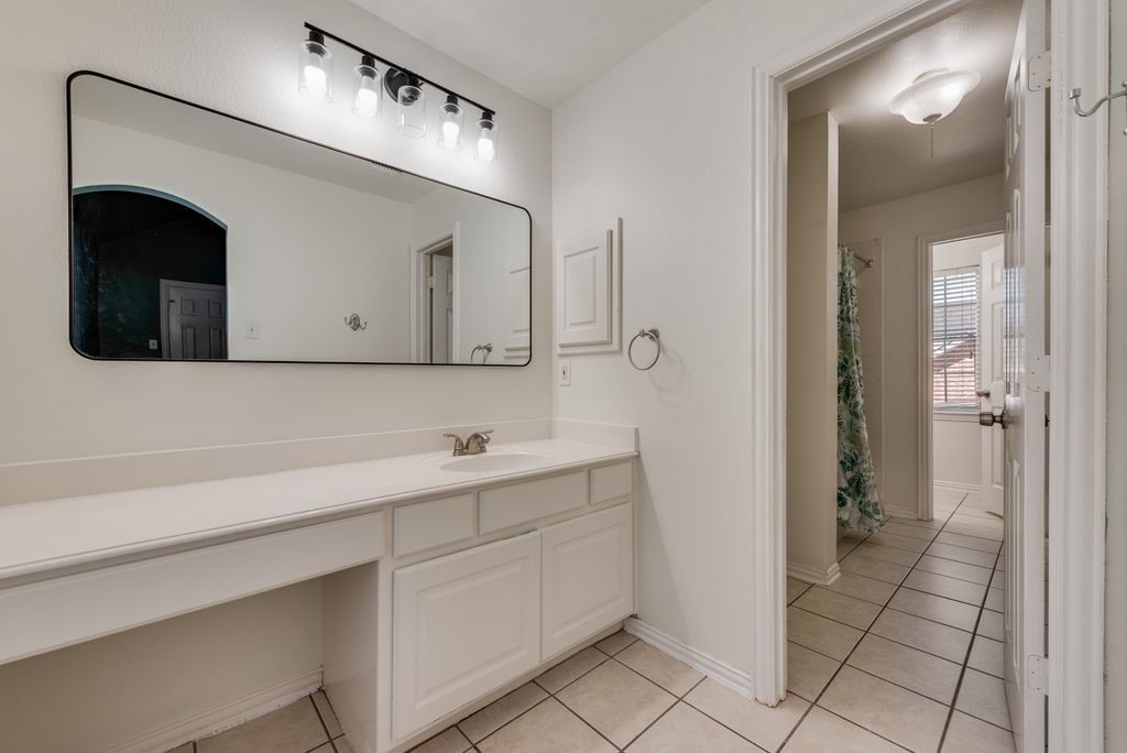 515 Suffolk Drive Grand Prairie TX 75052