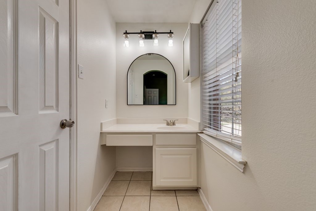 515 Suffolk Drive Grand Prairie TX 75052