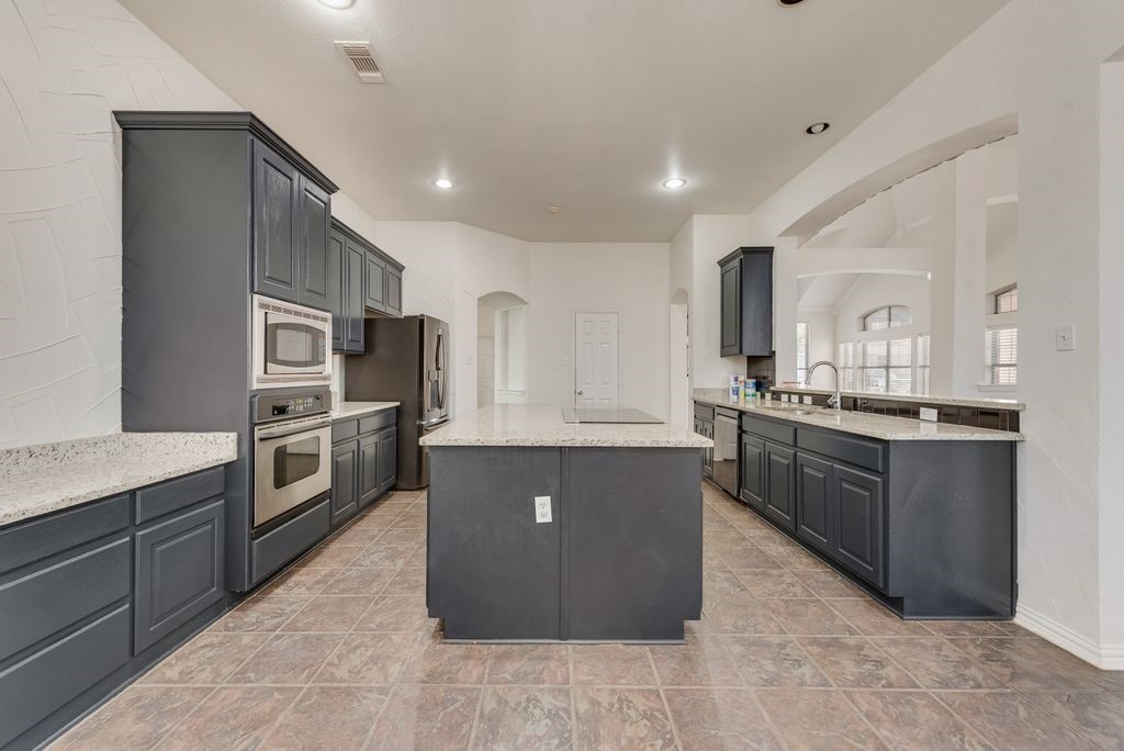 515 Suffolk Drive Grand Prairie TX 75052