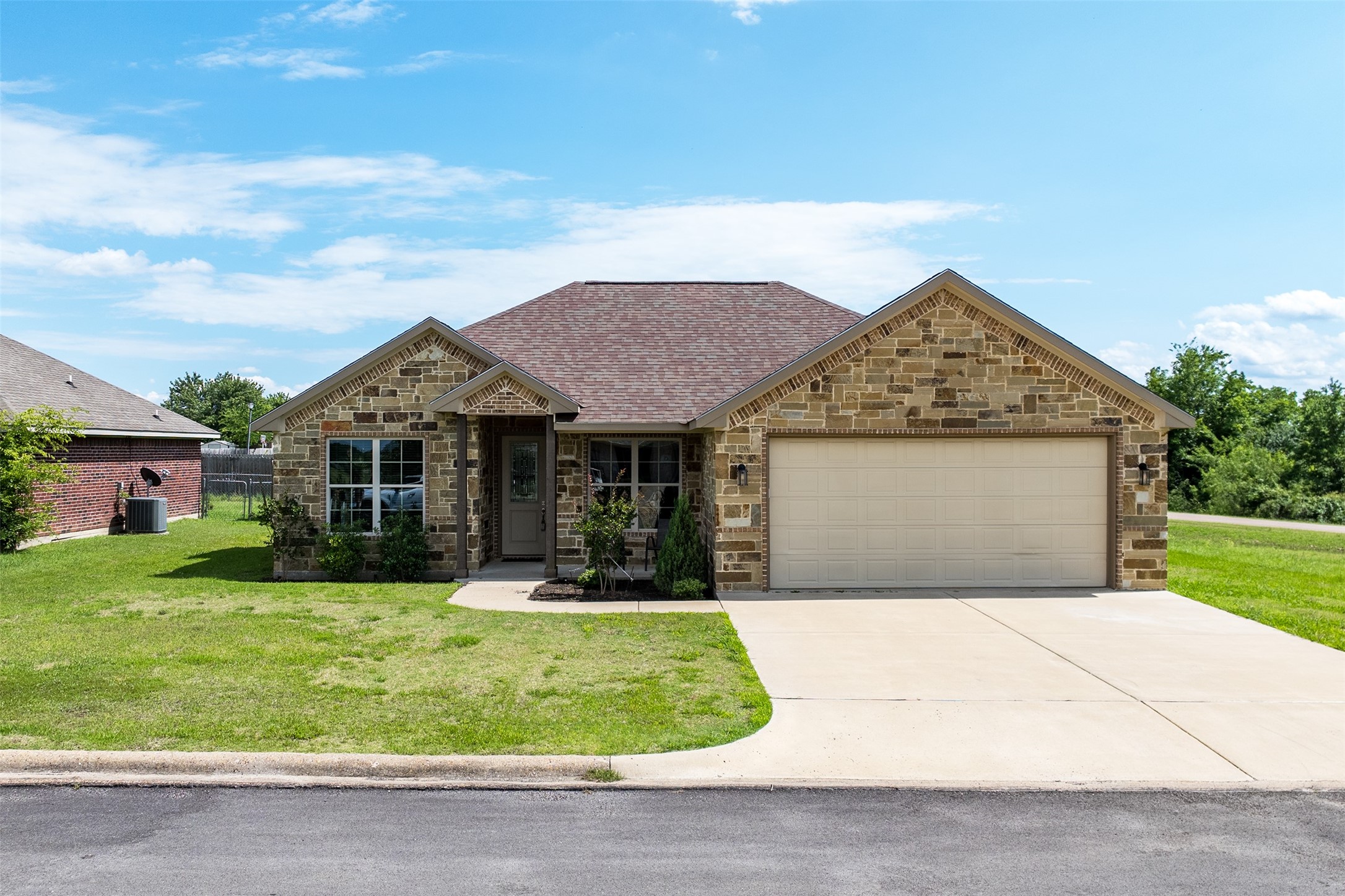 417 W Andrew Drive Mabank TX 75147