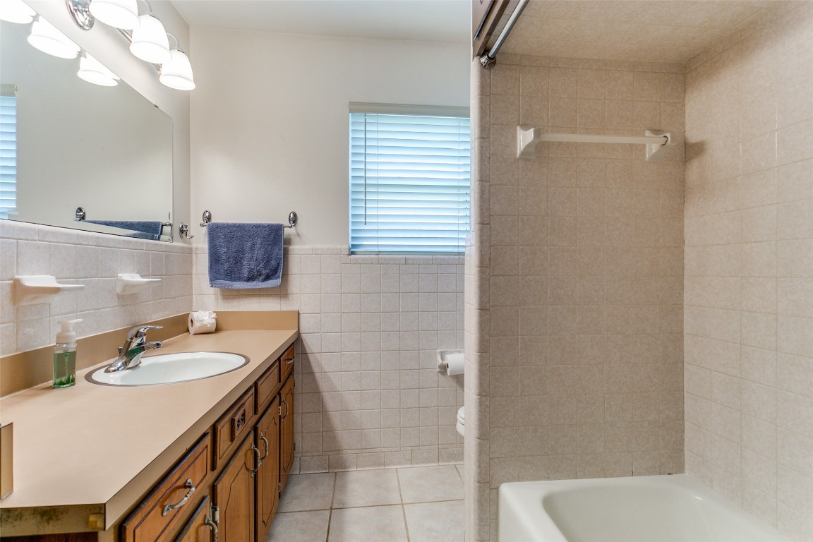 1216 Valentine Street Hurst TX 76053