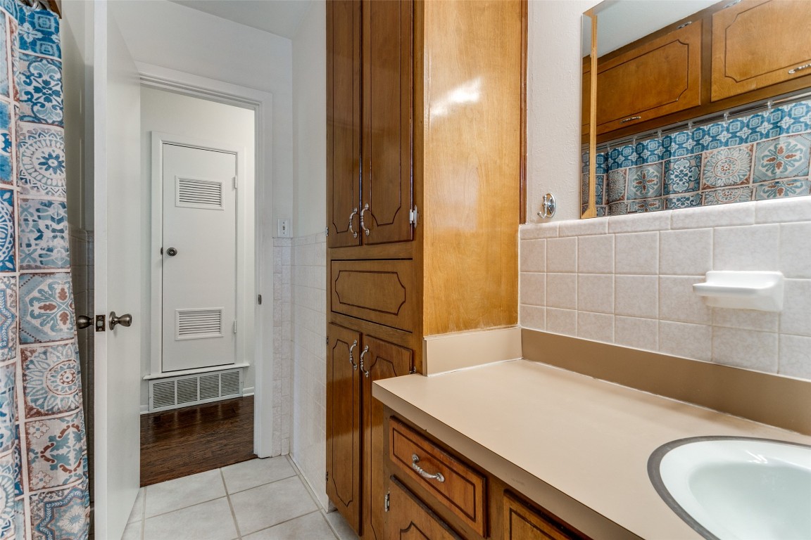 1216 Valentine Street Hurst TX 76053