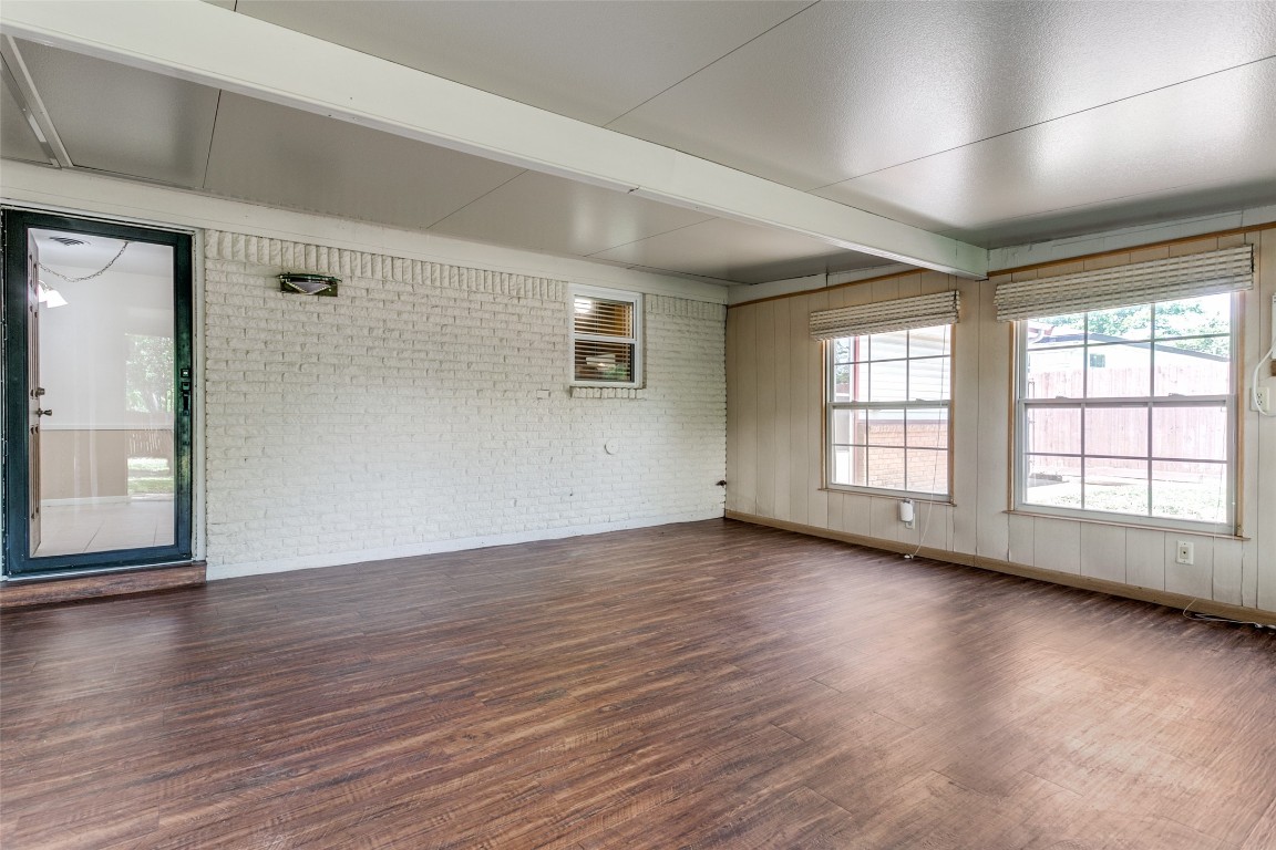 1216 Valentine Street Hurst TX 76053