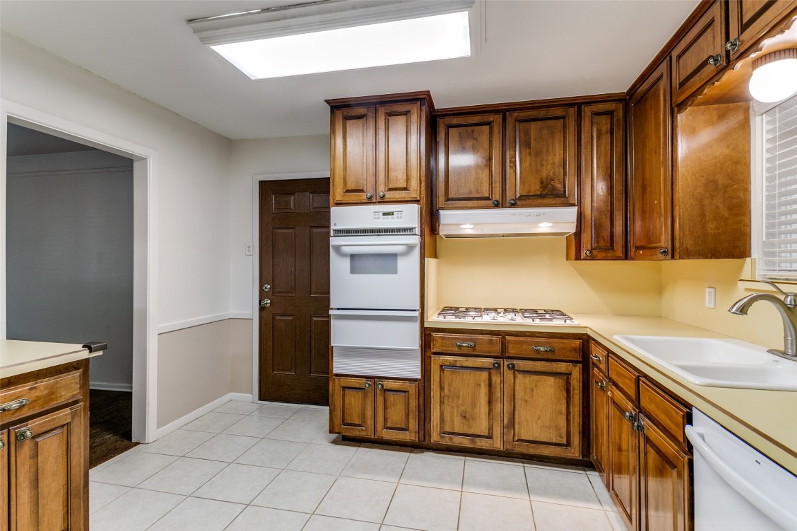 1216 Valentine Street Hurst TX 76053