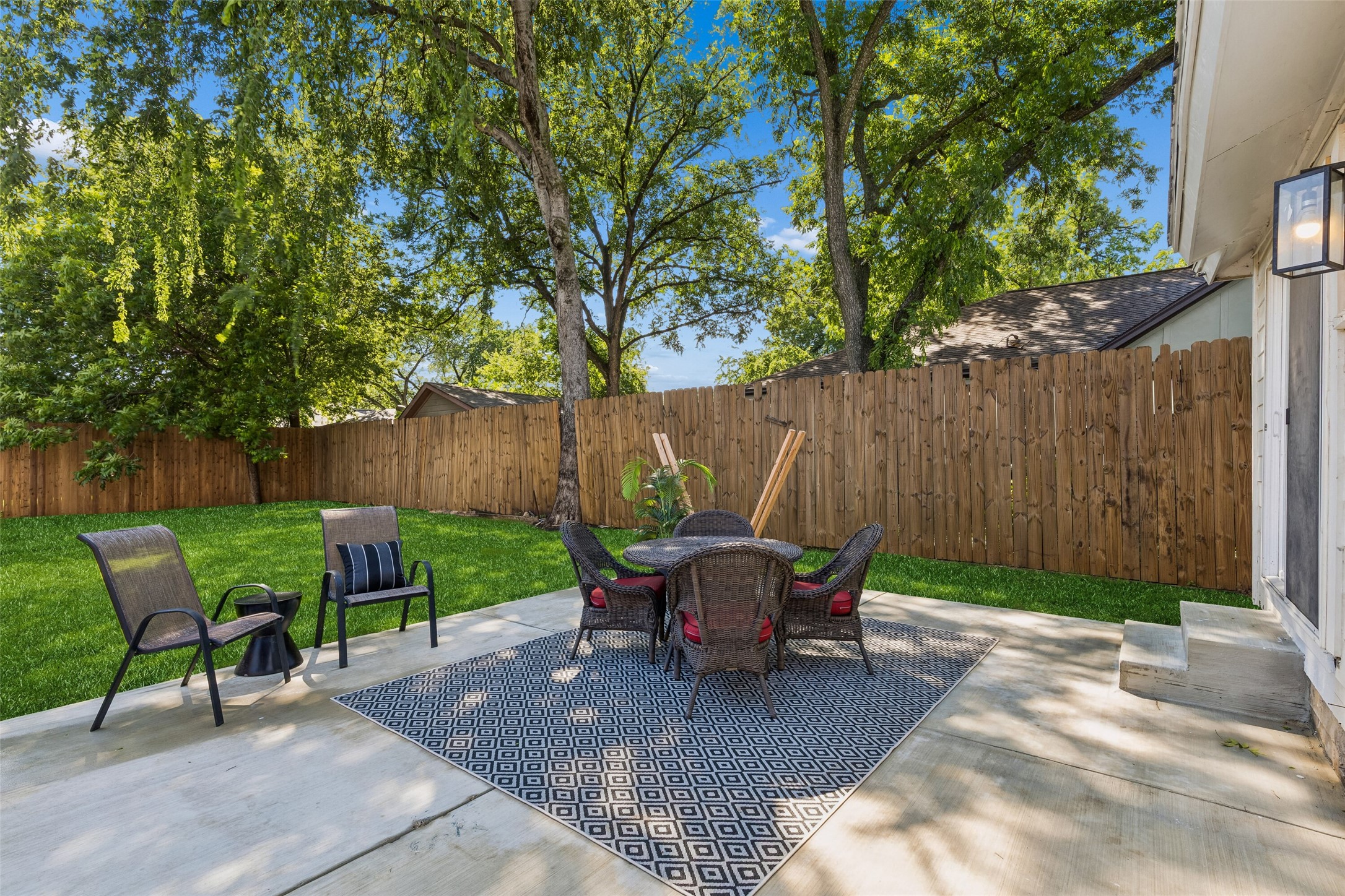 5111 Stoneleigh Avenue Dallas TX 75235