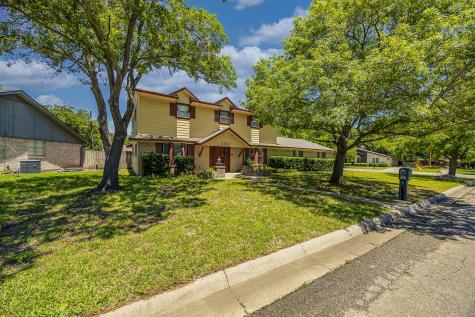 2011 Woodlawn Street Gainesville TX 76240