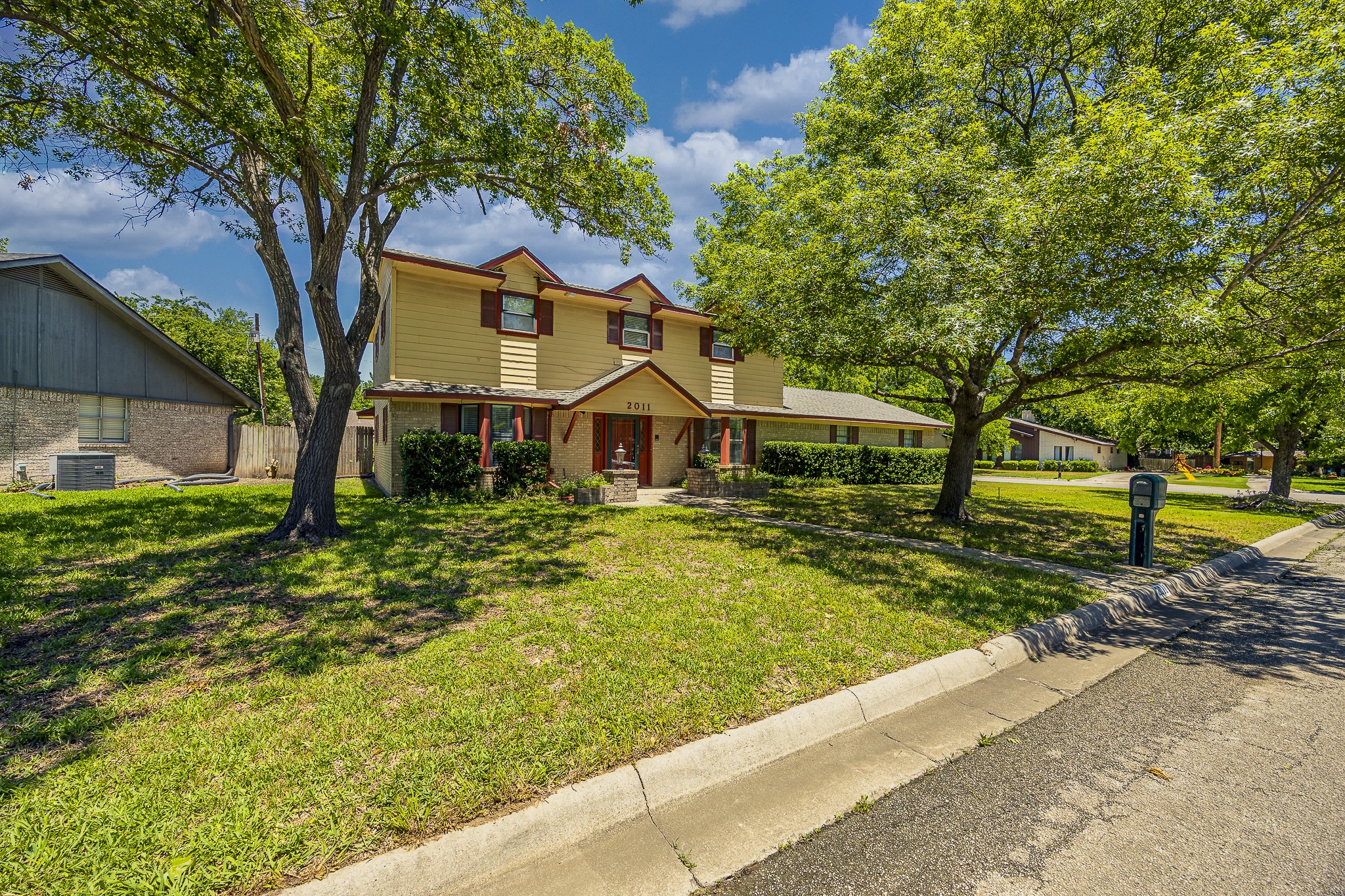 2011 Woodlawn Street Gainesville TX 76240