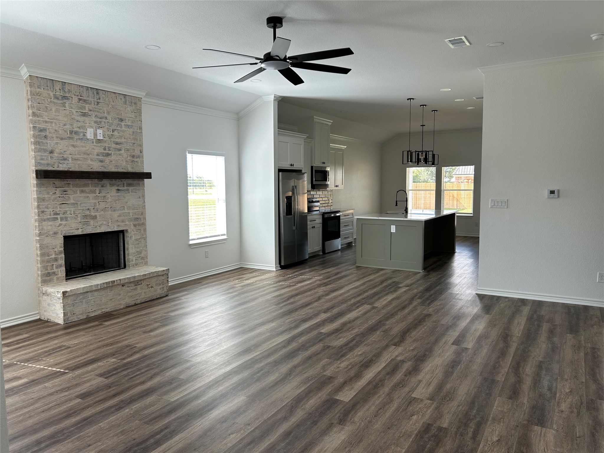 1503 W 6th Street Mcgregor TX 76657