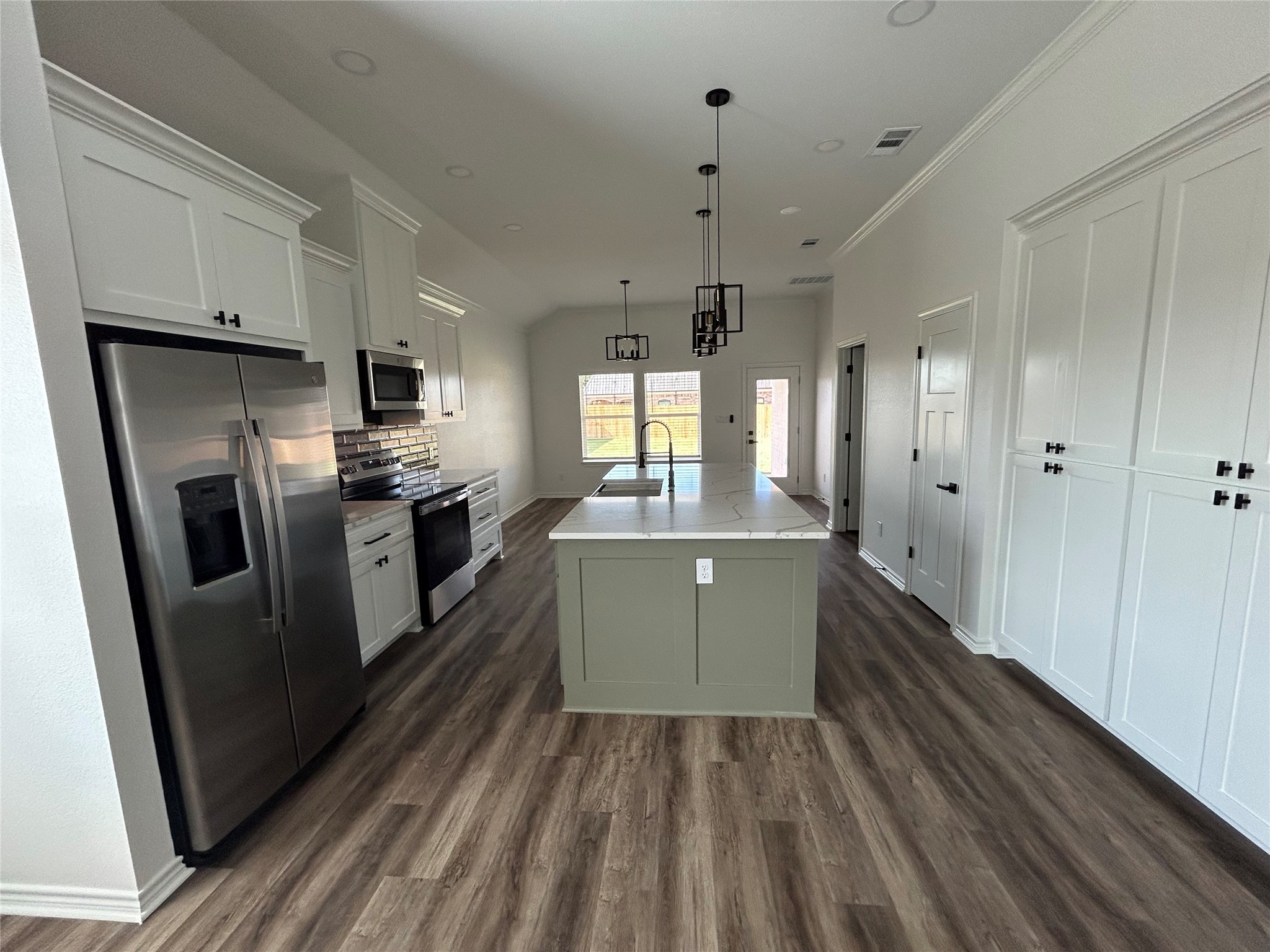 1503 W 6th Street Mcgregor TX 76657