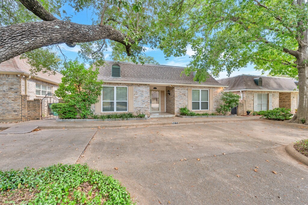 307 N Avenue M Clifton TX 76634