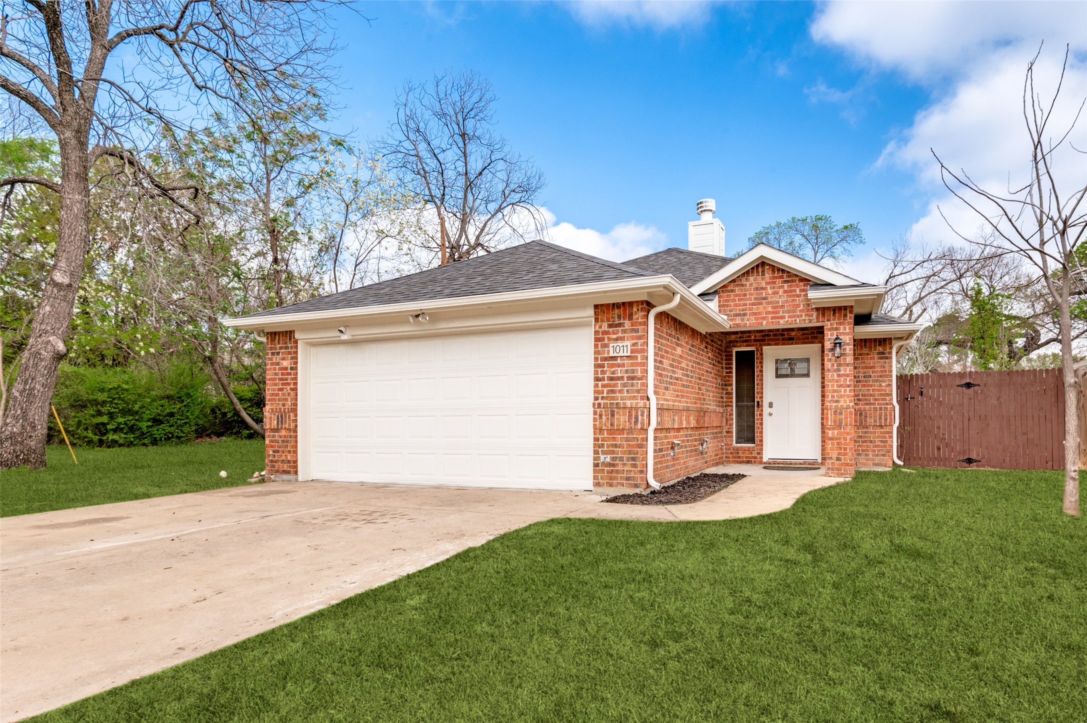 1011 Houston Street Arlington TX 76012