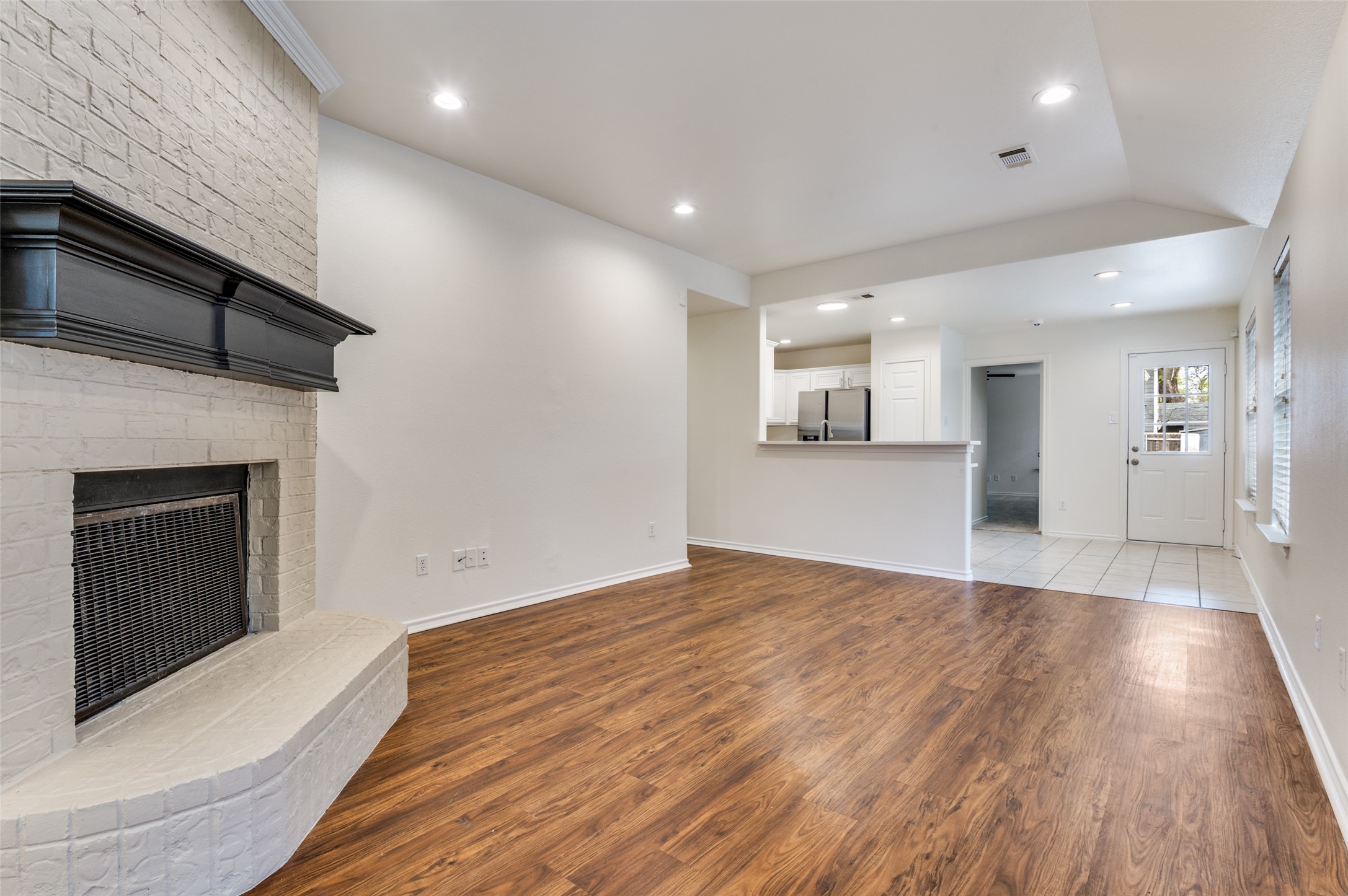 1011 Houston Street Arlington TX 76012