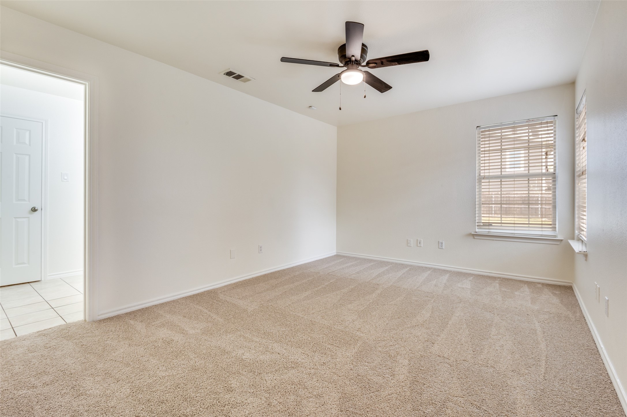 1011 Houston Street Arlington TX 76012
