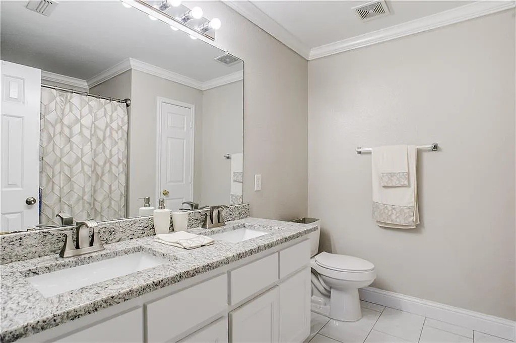 1613 Crown Point Drive Little Elm TX 75036