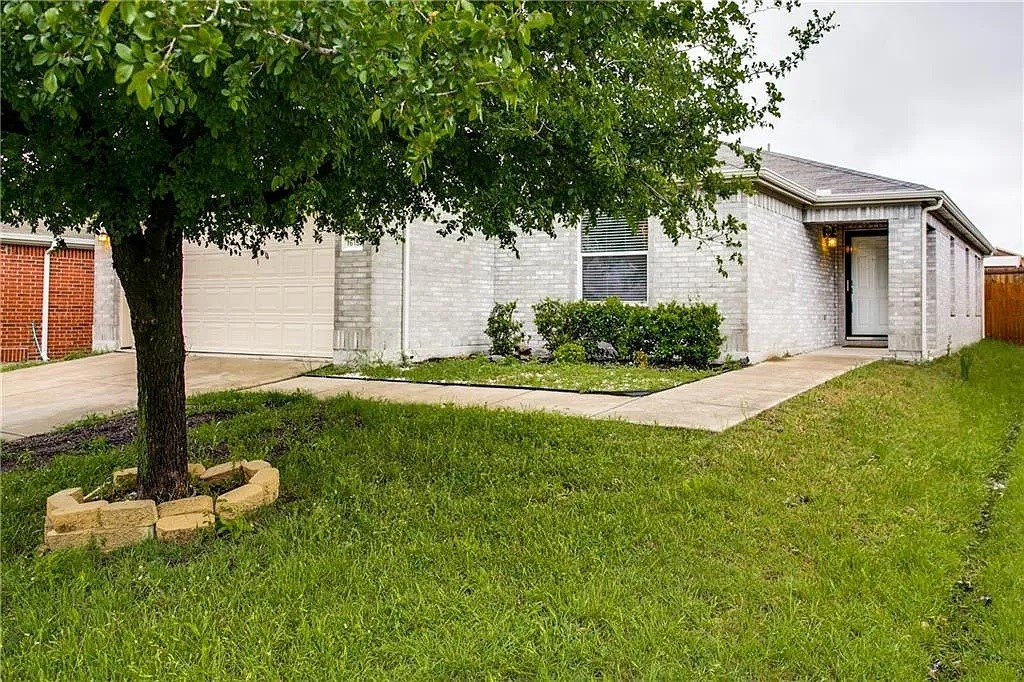1613 Crown Point Drive Little Elm TX 75036