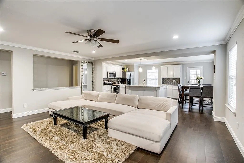 1613 Crown Point Drive Little Elm TX 75036