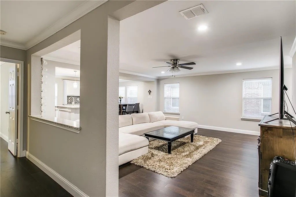 1613 Crown Point Drive Little Elm TX 75036