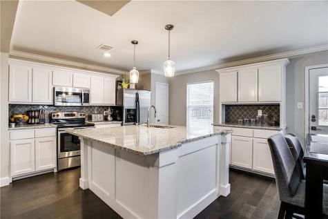 1613 Crown Point Drive Little Elm TX 75036