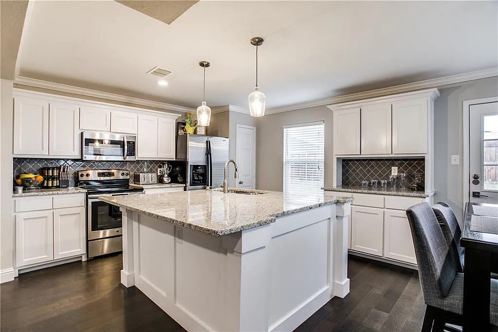 1613 Crown Point Drive Little Elm TX 75036