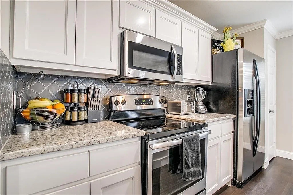 1613 Crown Point Drive Little Elm TX 75036