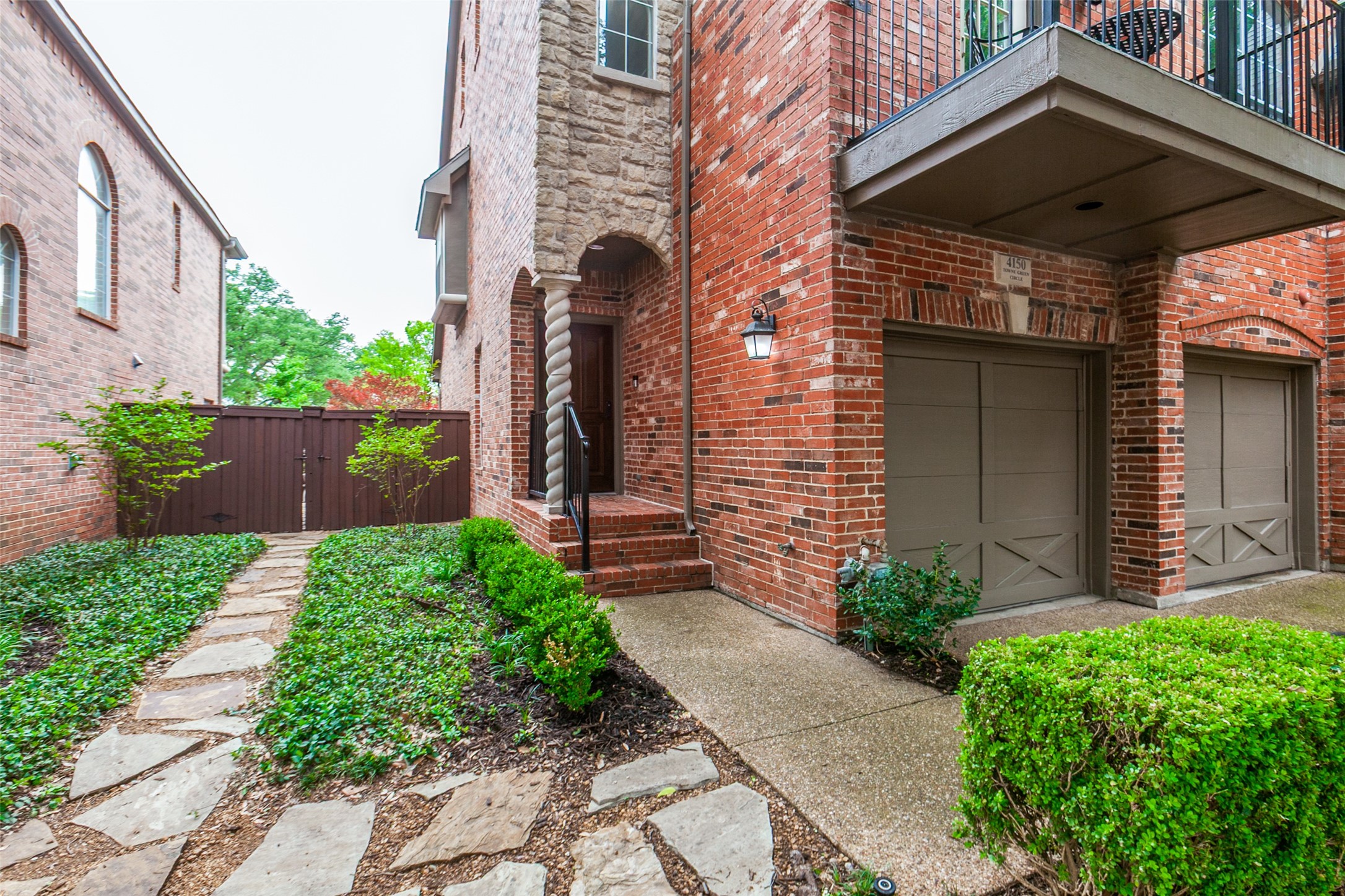 4150 Towne Green Circle Addison TX 75001
