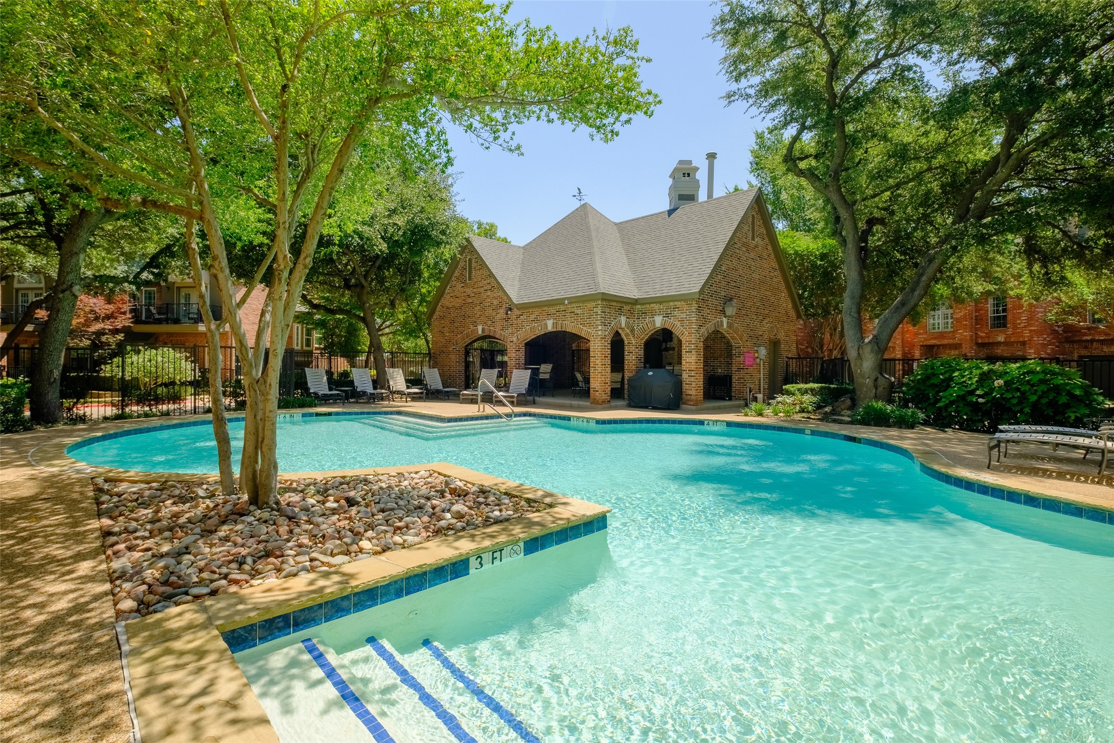 4150 Towne Green Circle Addison TX 75001
