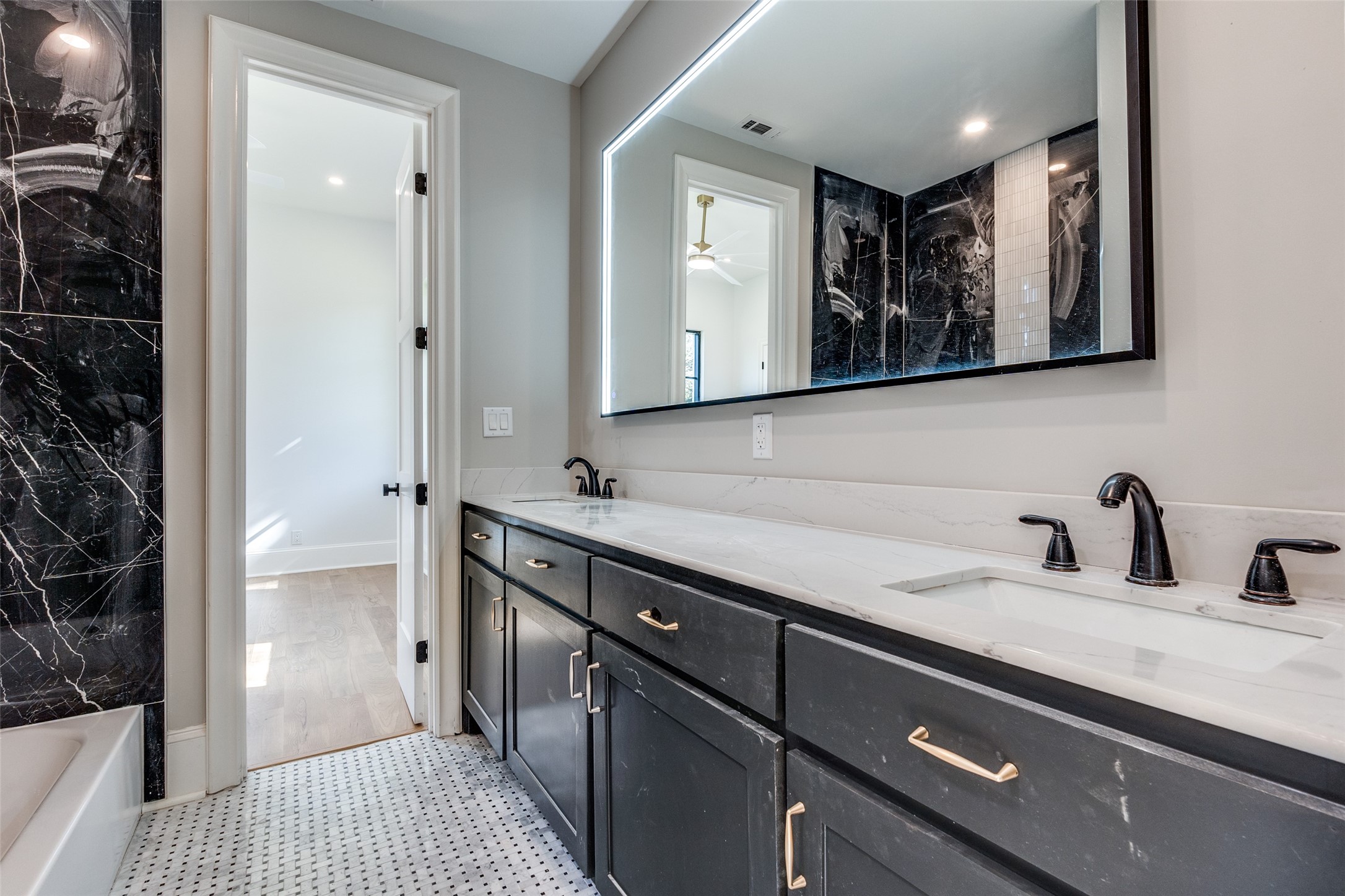 3221 S Glenbrook Drive Garland TX 75041