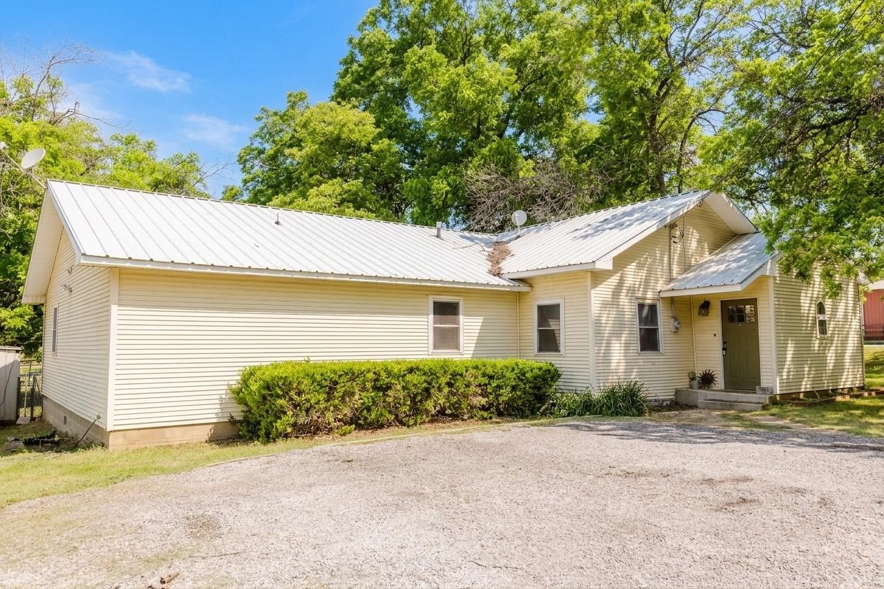 1301 S Green Street Eastland TX 76448