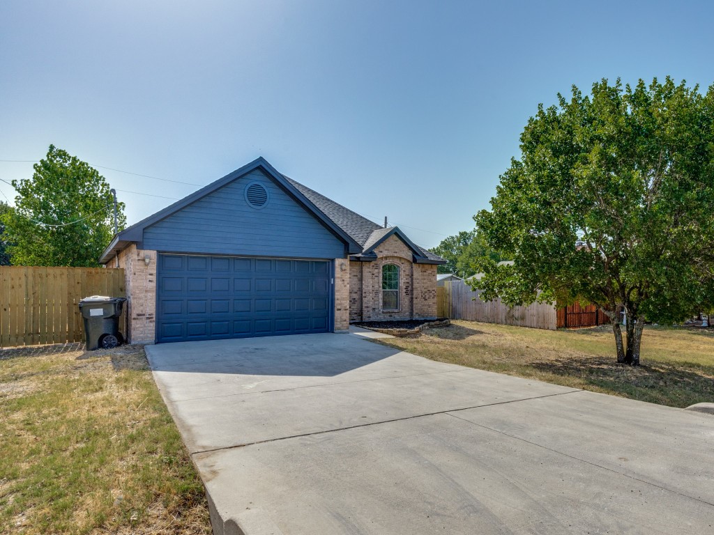 336 Elmwood Street Azle TX 76020