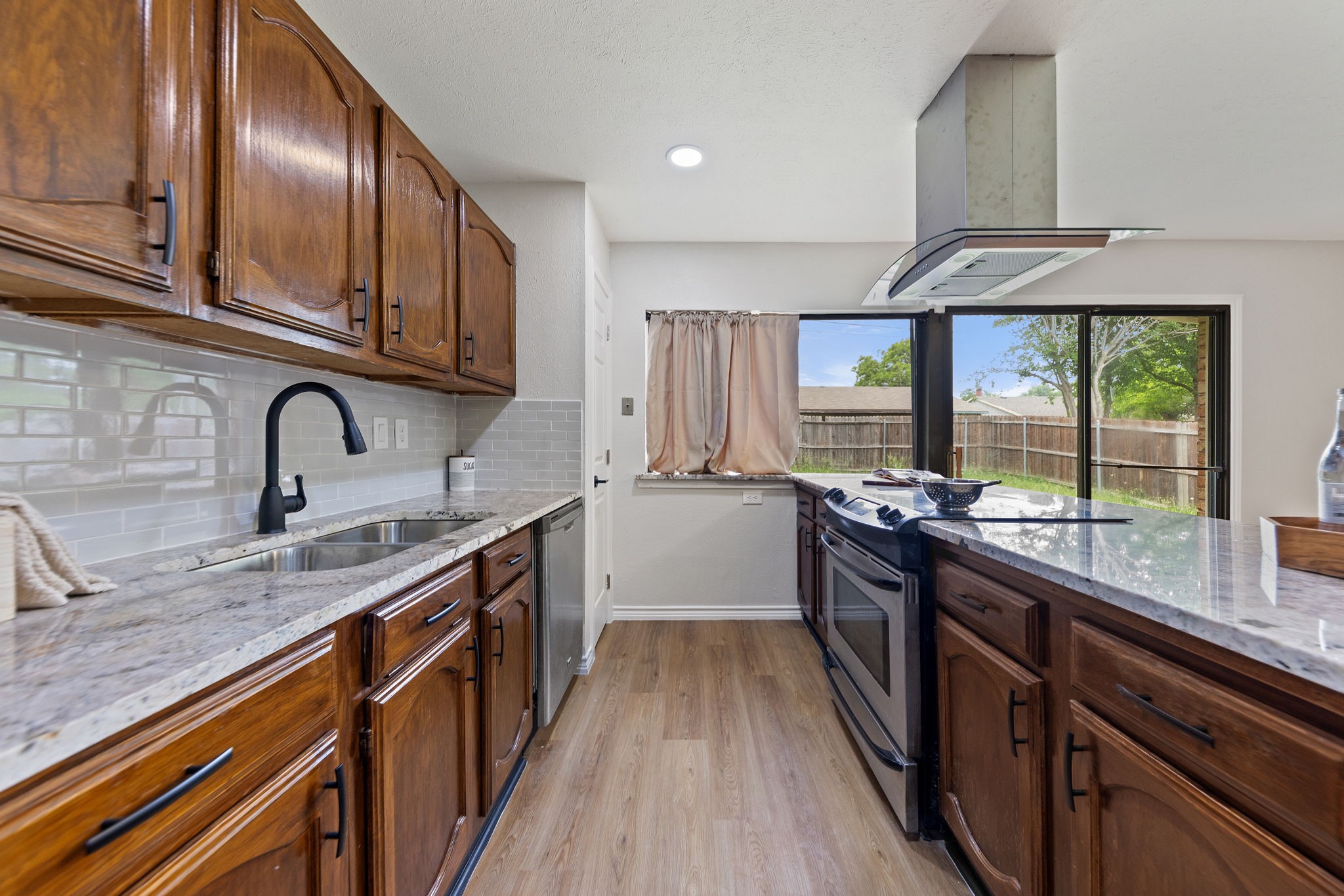 809 Levelland Drive Arlington TX 76017