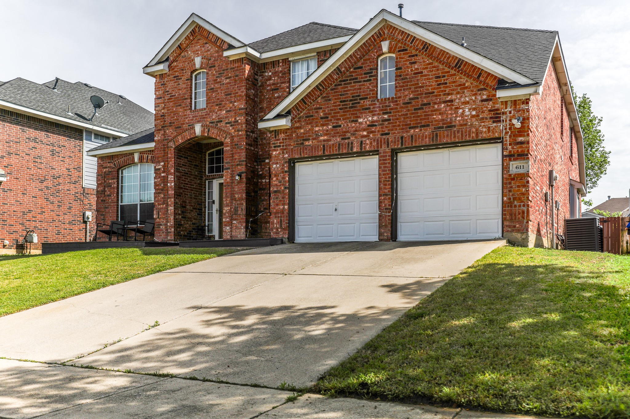 611 Laura Lane Grand Prairie TX 75052