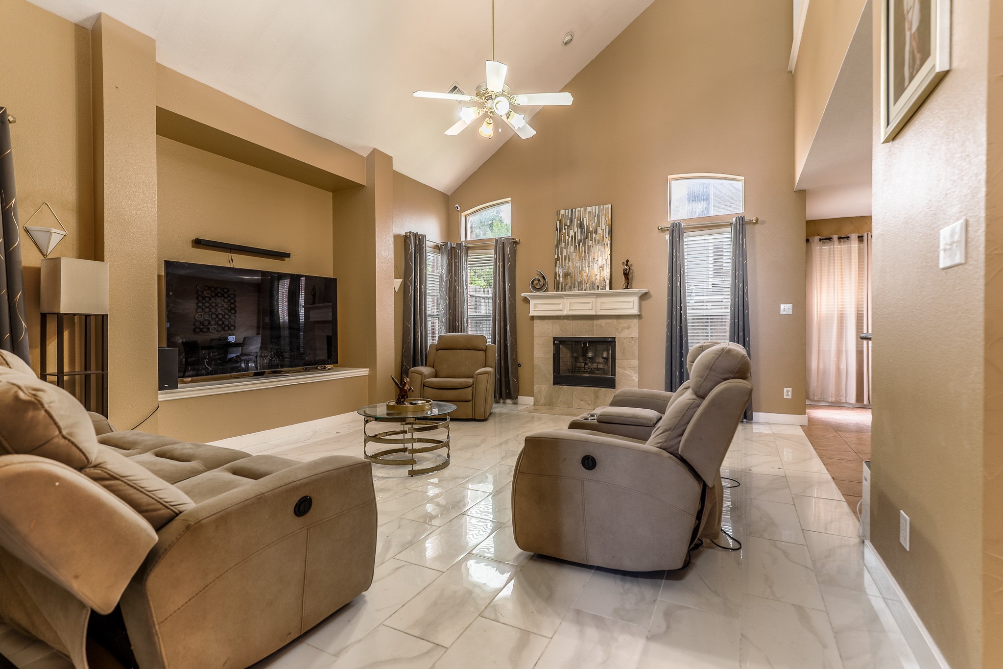 611 Laura Lane Grand Prairie TX 75052