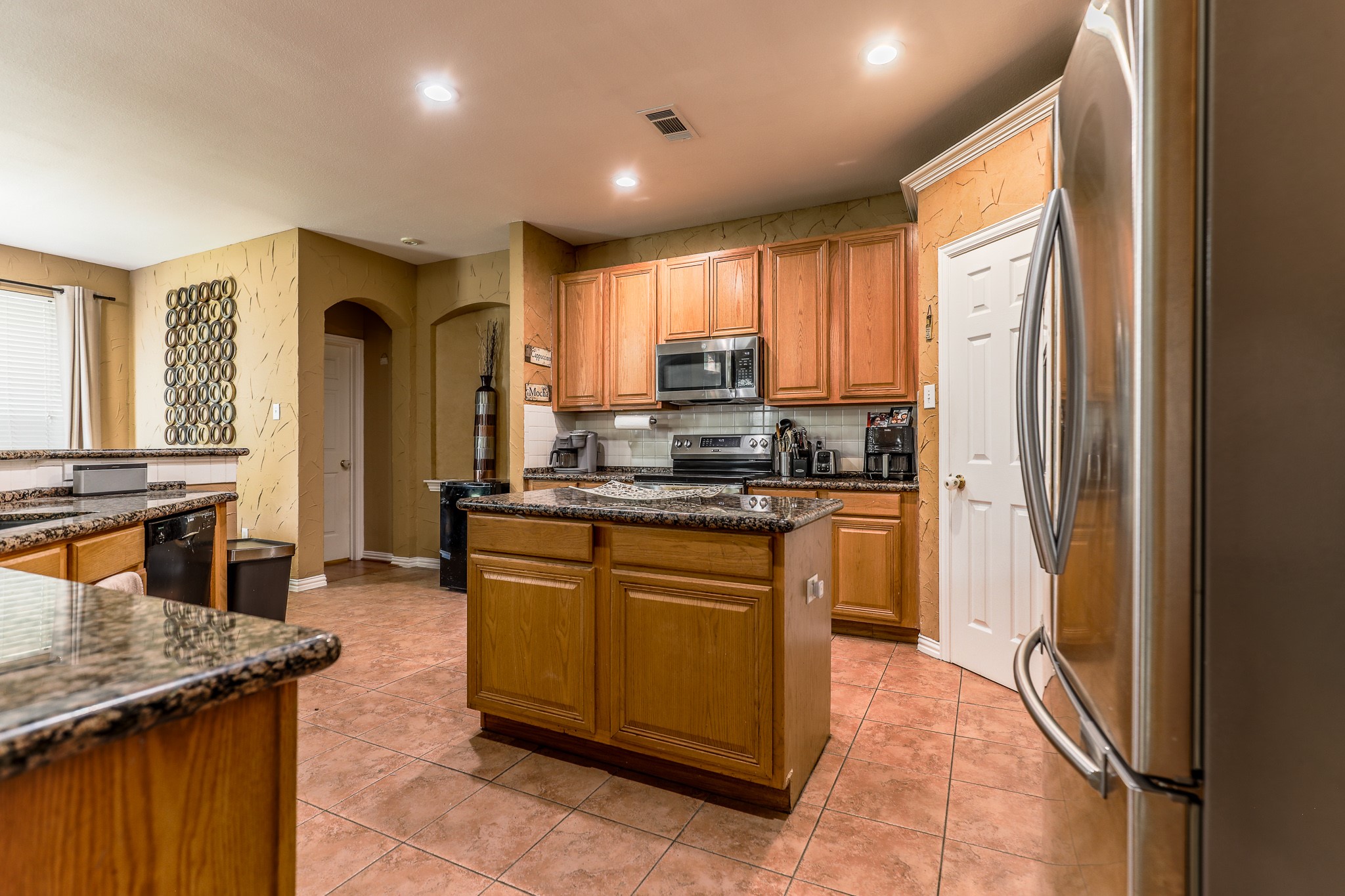 611 Laura Lane Grand Prairie TX 75052