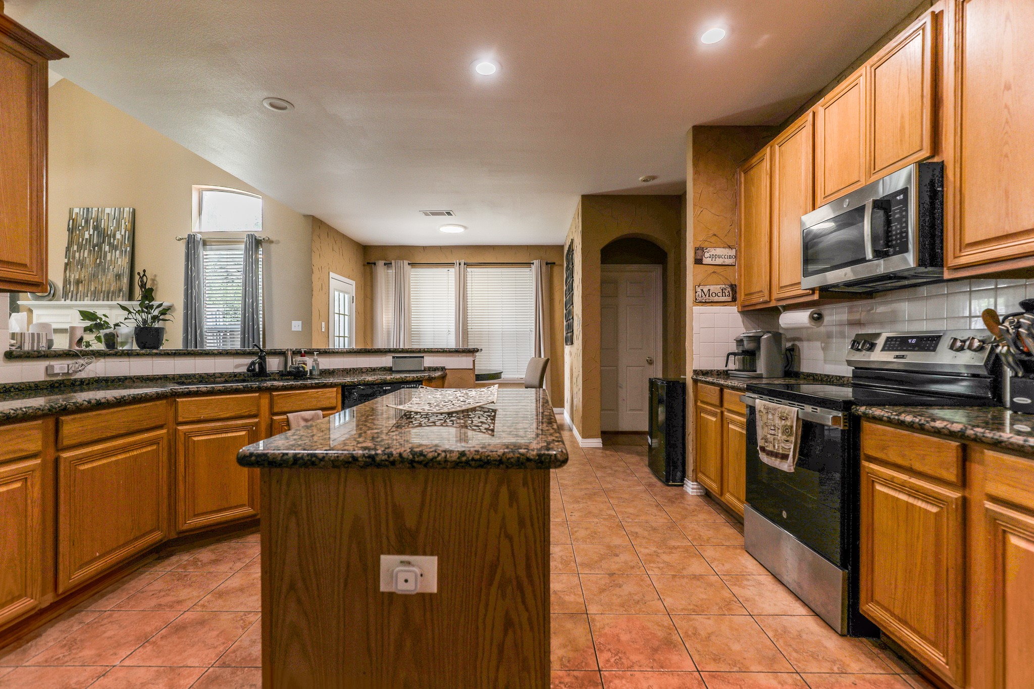 611 Laura Lane Grand Prairie TX 75052