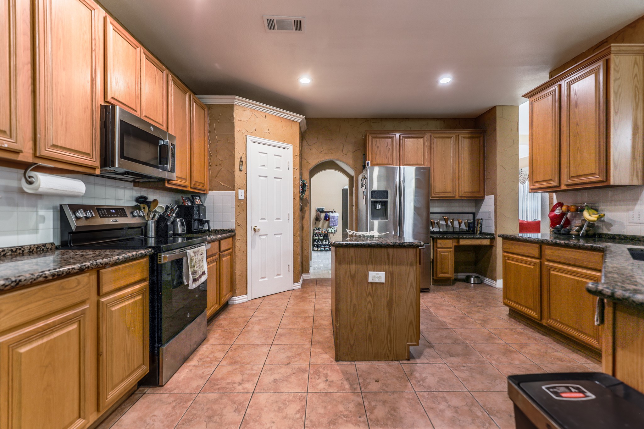 611 Laura Lane Grand Prairie TX 75052