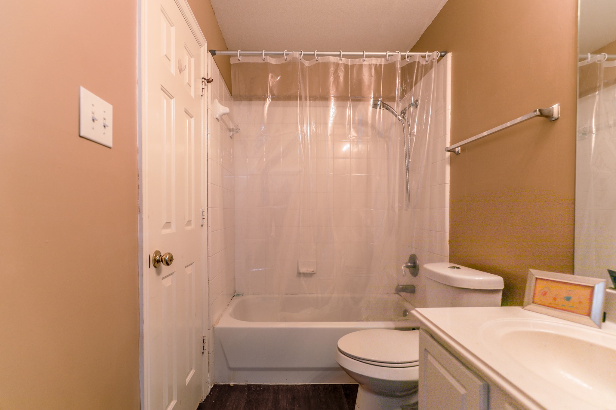 611 Laura Lane Grand Prairie TX 75052