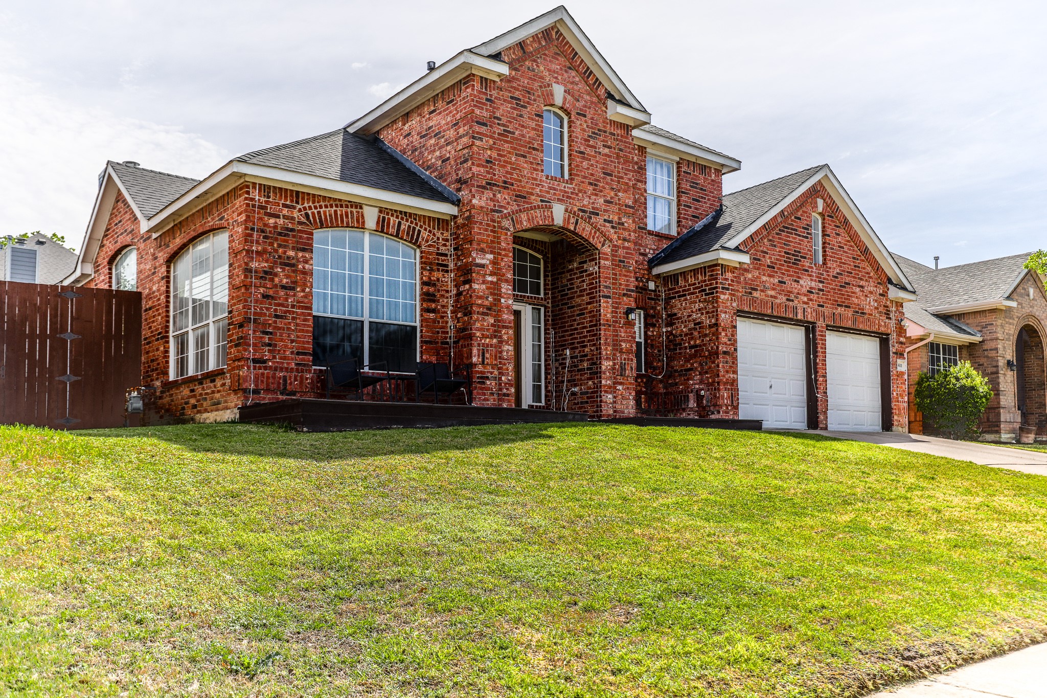 611 Laura Lane Grand Prairie TX 75052