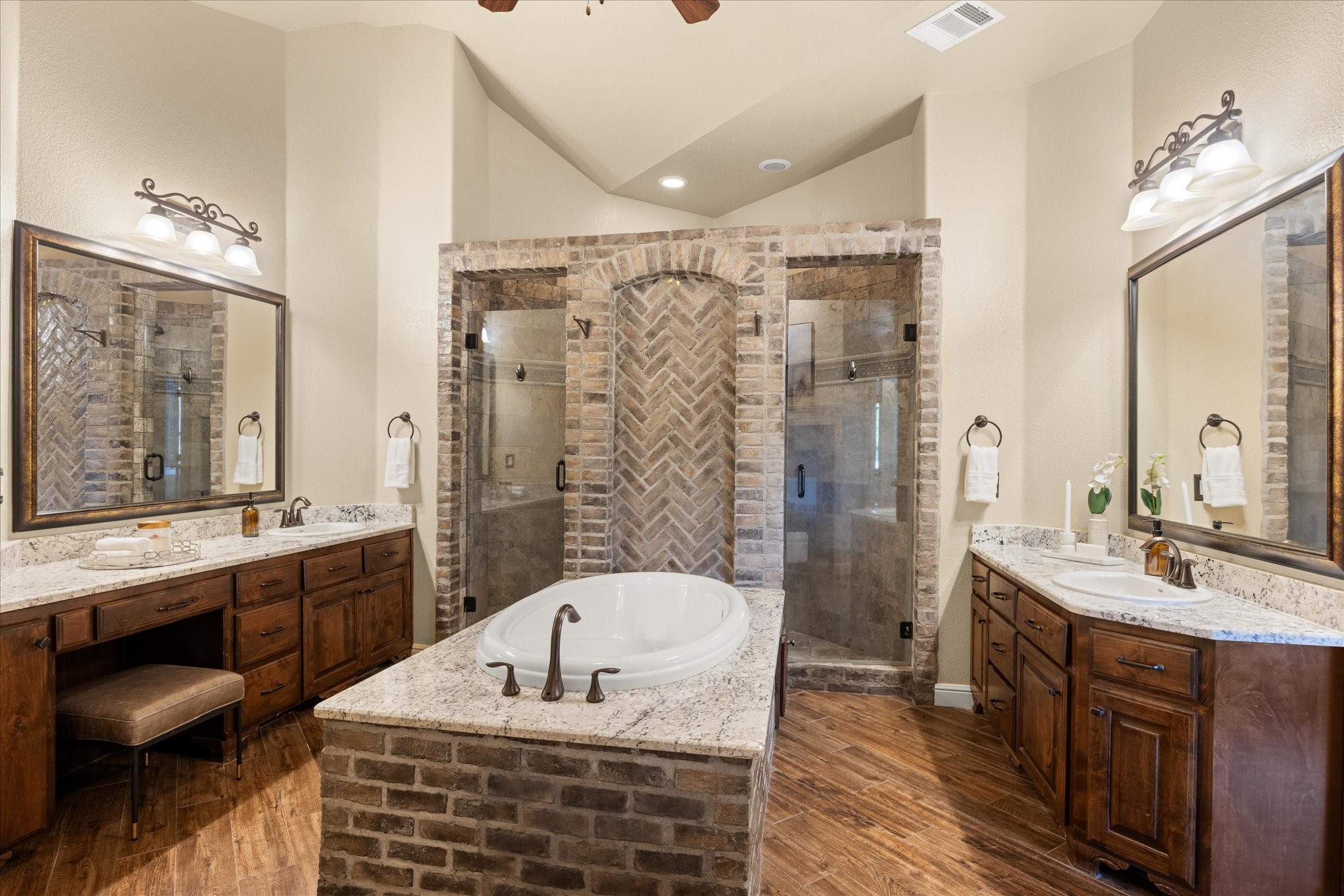 1106 W Iberian Court Granbury TX 76048