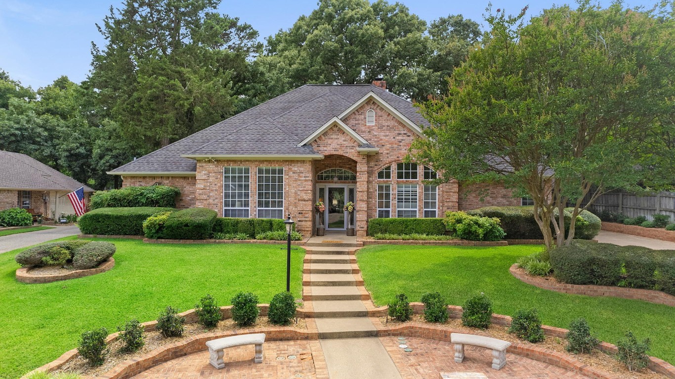 4113 Pinecreek Drive Tyler TX 75707